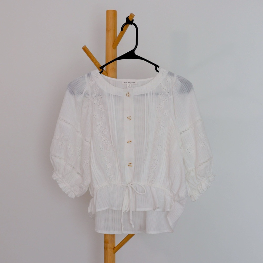 NWOT FREE PEOPLE INSPIRED WHITE EYELET BLOUSE